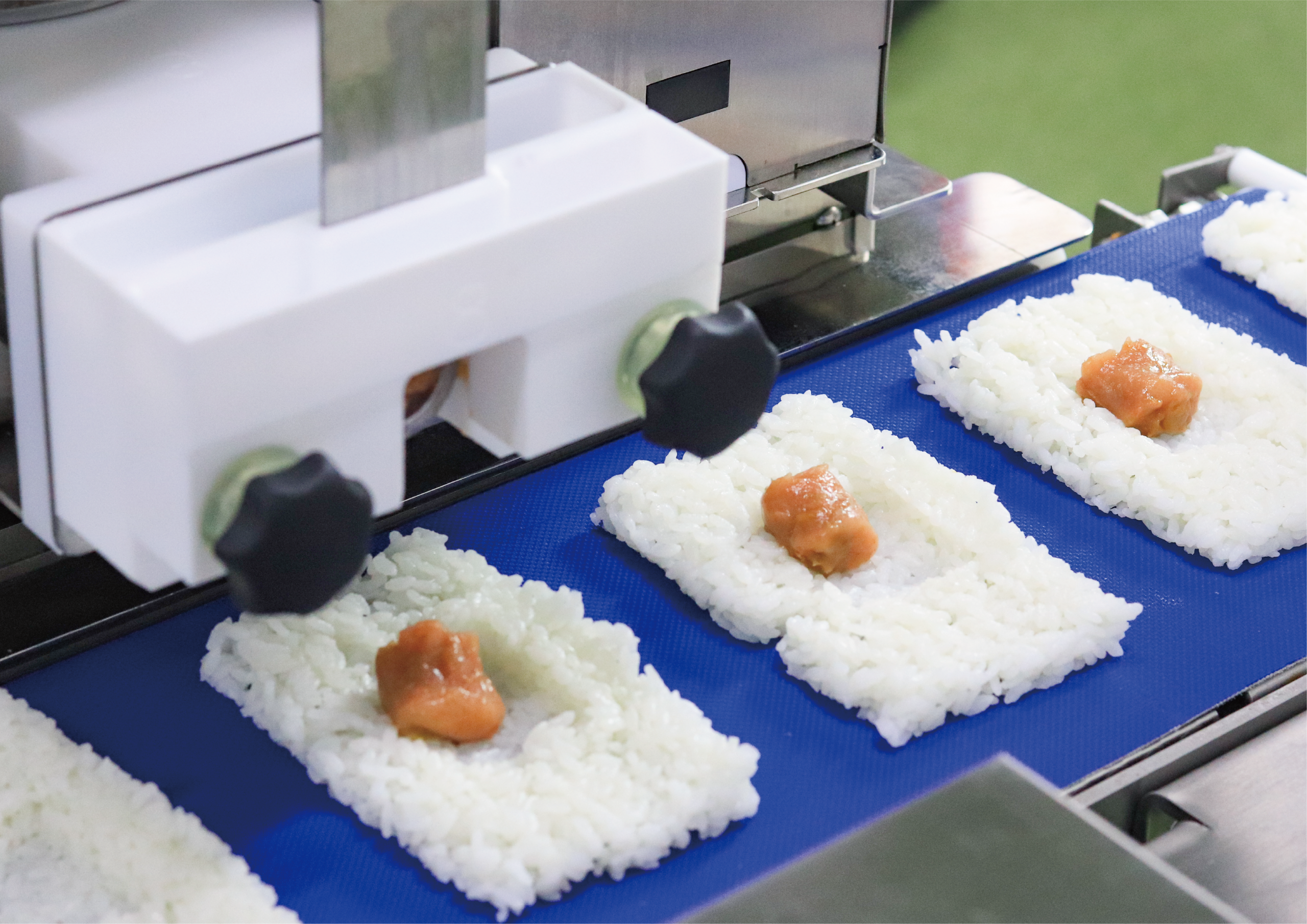 練り梅のトッピング作業